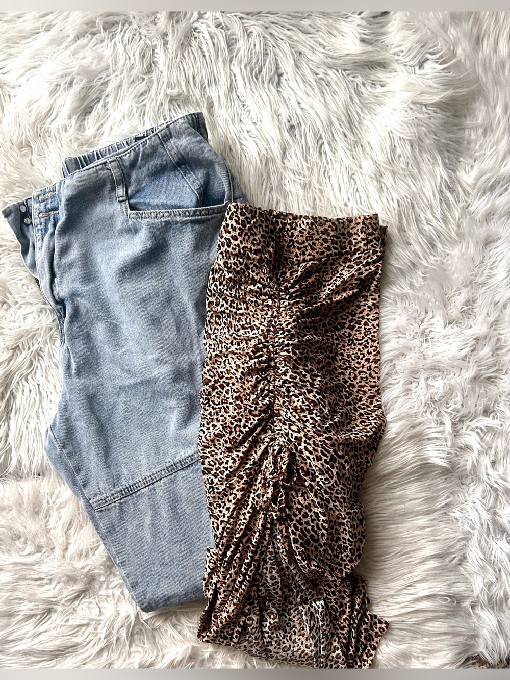 Bundle/ Light denim cargo jeans Leopard Print Ruched Skirt in Brown & Black